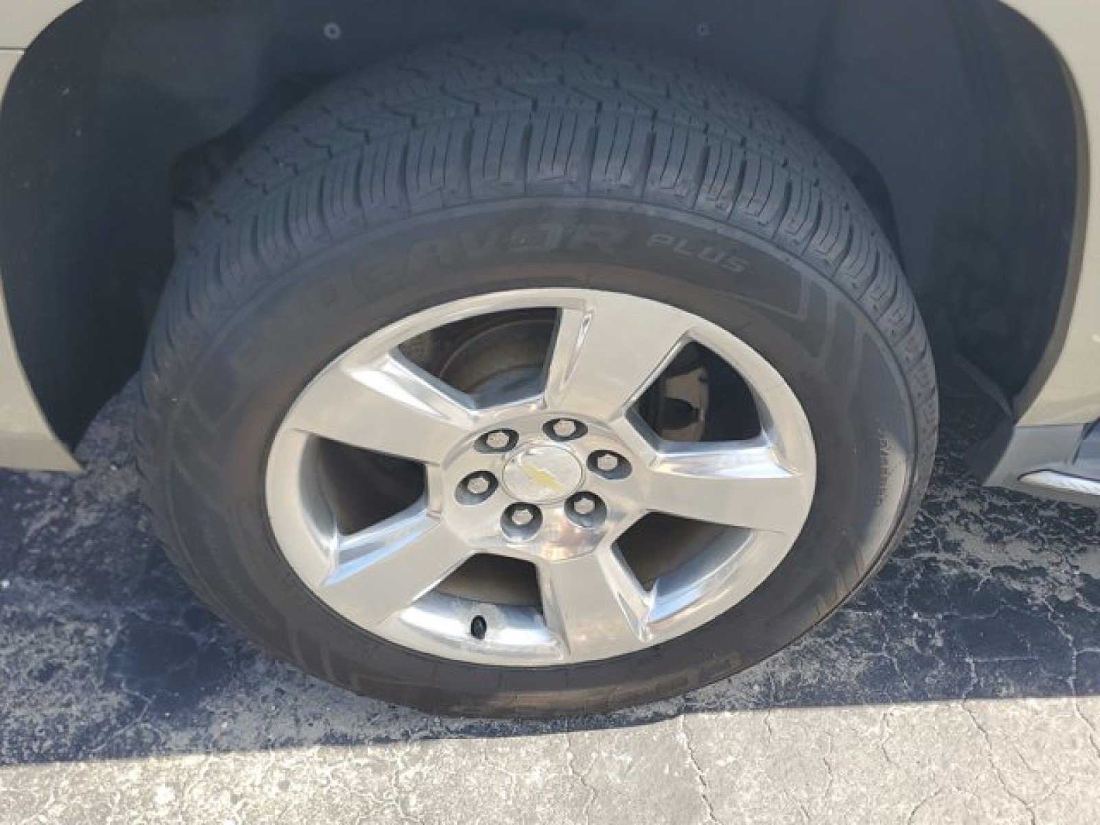 Used 2015 Chevrolet Suburban LTZ RWD image 9