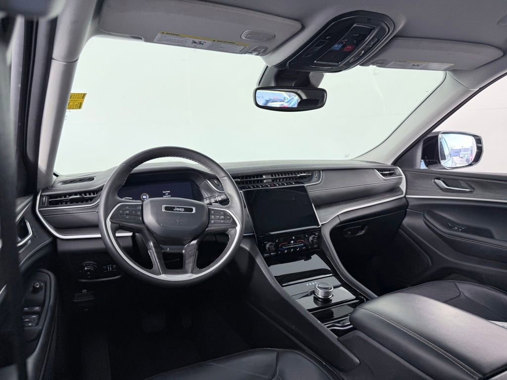 Used 2023 Jeep Grand Cherokee Limited w/ Black Appearance Package image 19
