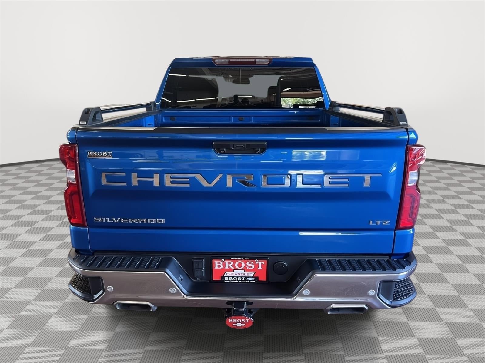 Used 2023 Chevrolet Silverado 1500 LTZ w/ Z71 Off-Road Package AWD/4WD image 5