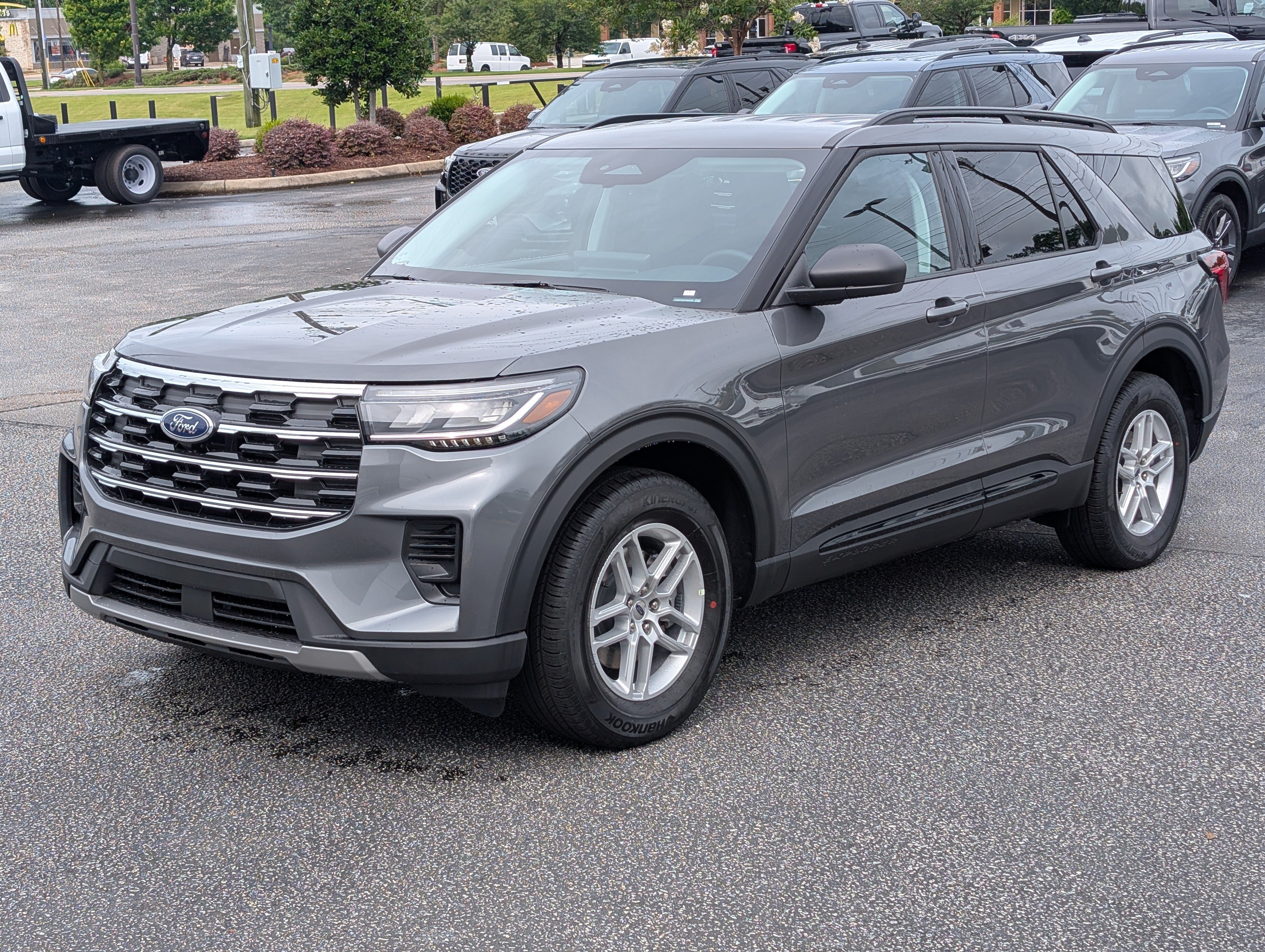 New 2026 Ford Explorer Active RWD image 2
