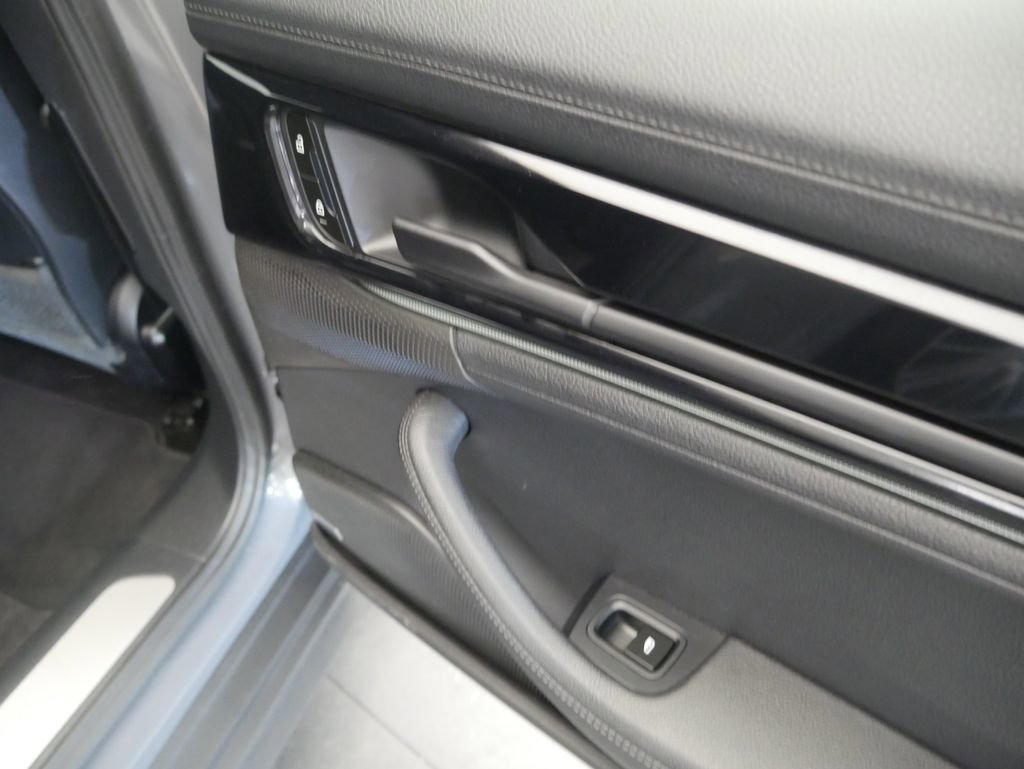 Certified 2025 Porsche Panamera 4 image 29