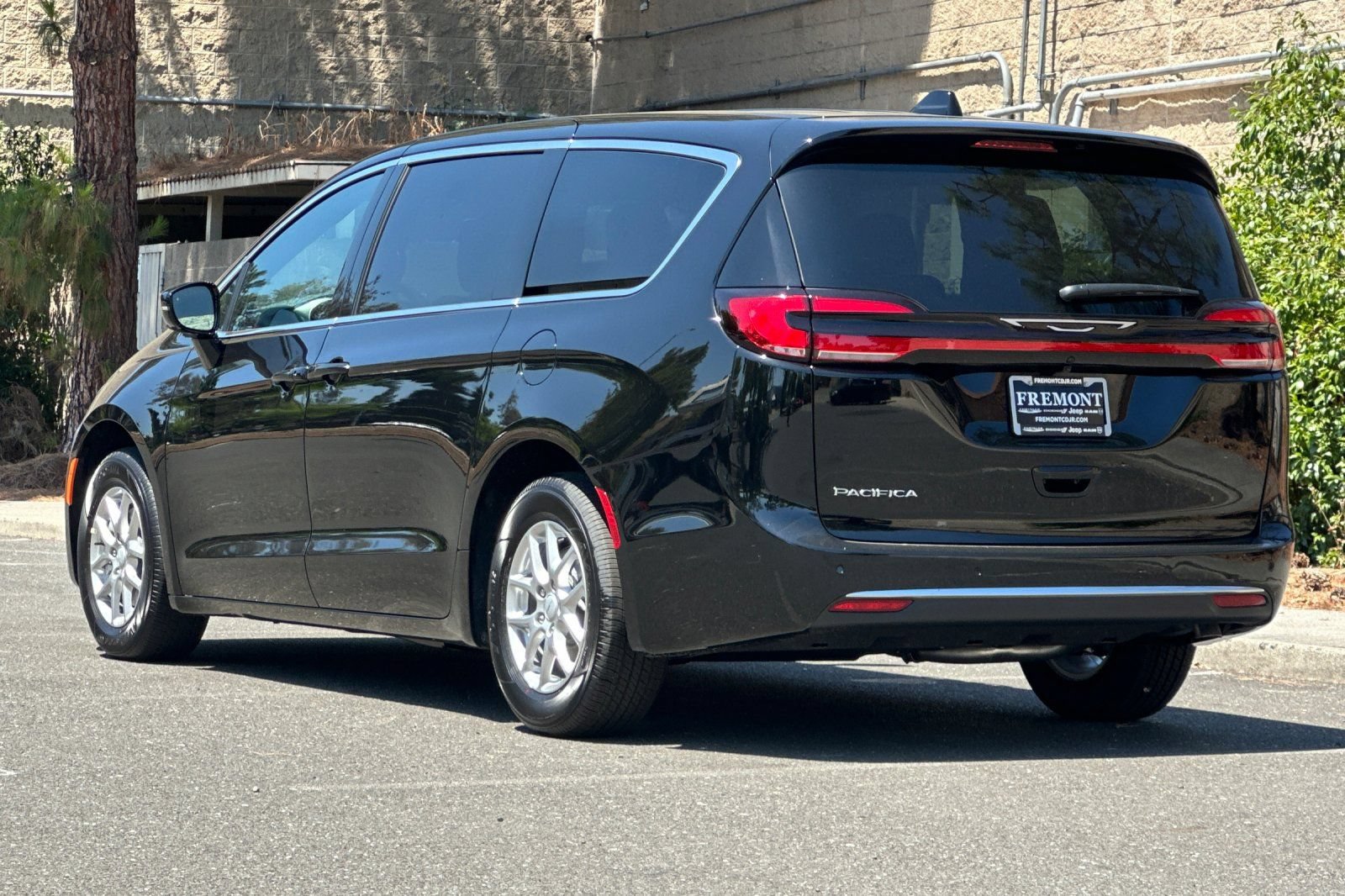 New 2027 Chrysler Pacifica Select FWD image 5