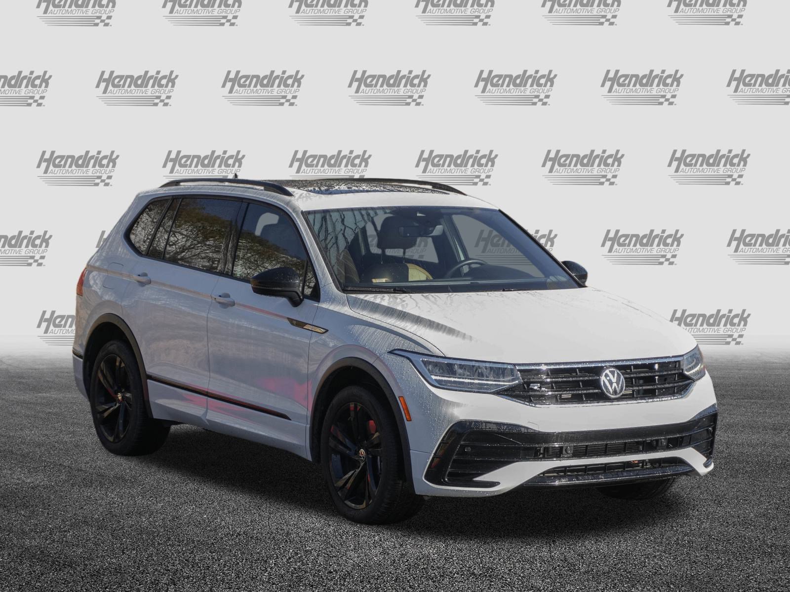Used 2024 Volkswagen Tiguan SE R-Line image 2