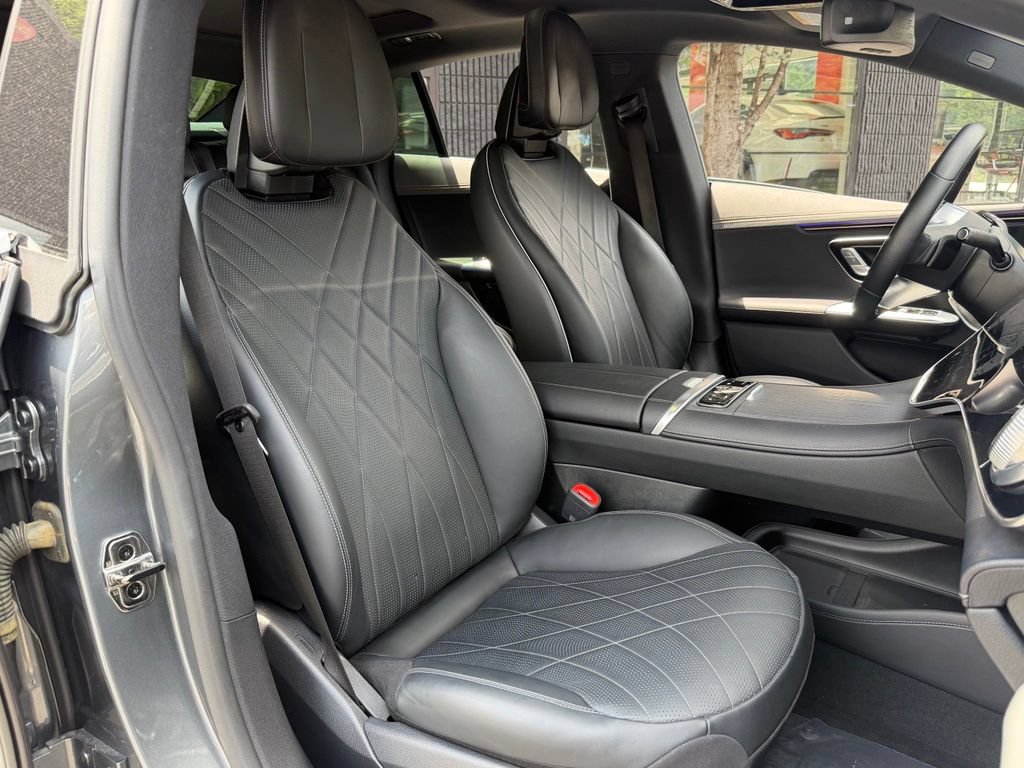Used 2023 Mercedes-Benz EQE 500 4MATIC Sedan image 32