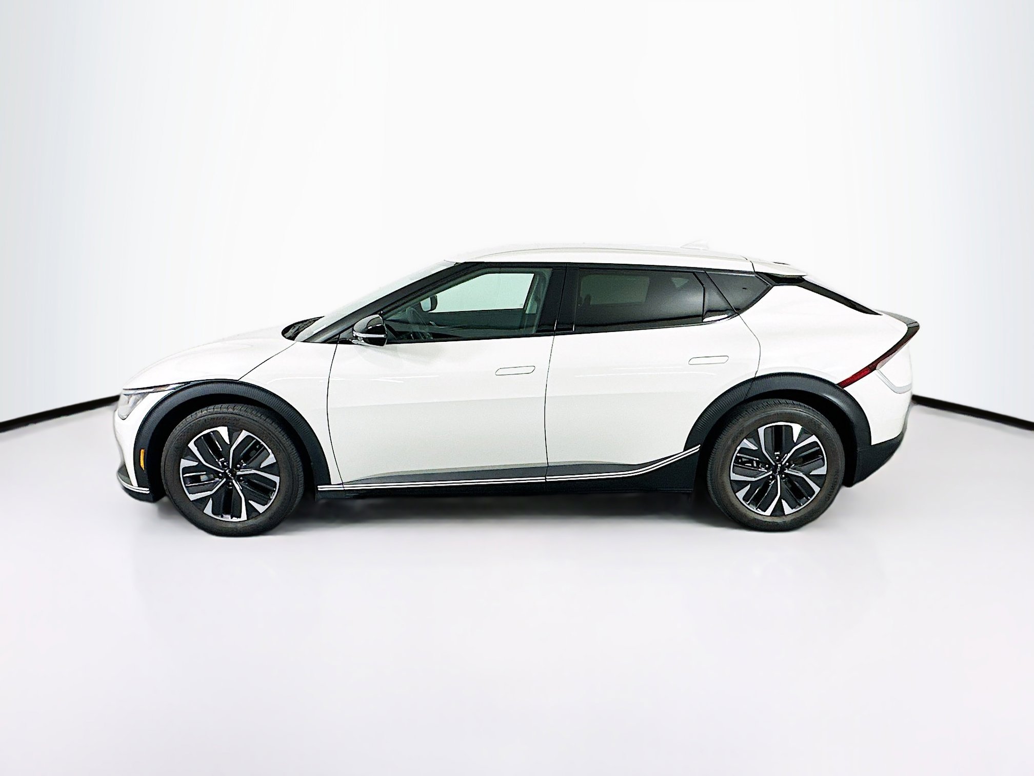 Used 2024 Kia EV6 Light RWD image 4