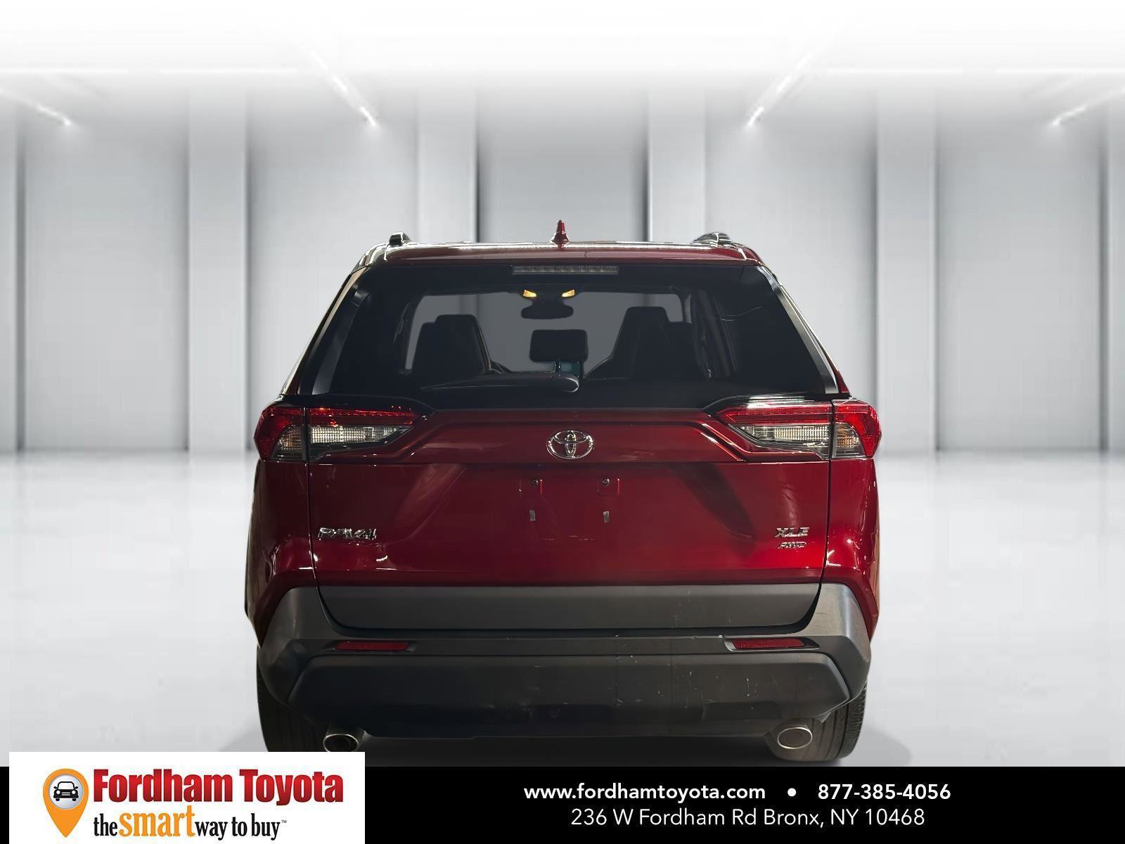 Used 2021 Toyota RAV4 XLE Premium image 6