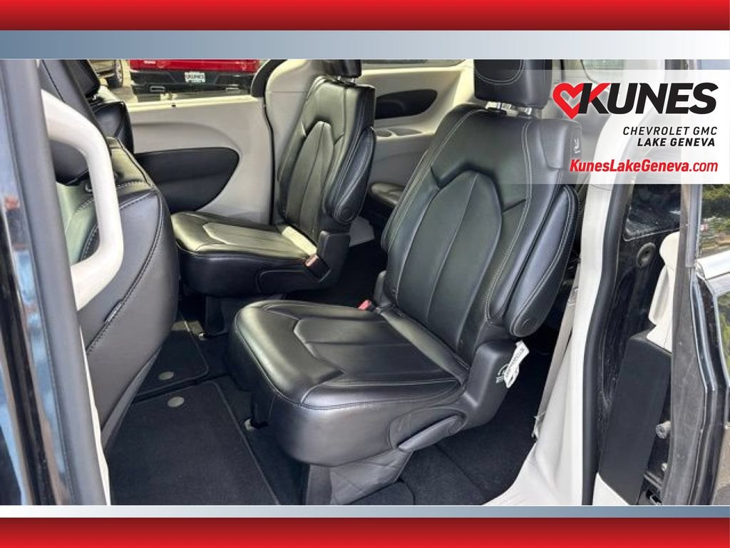 Used 2023 Chrysler Pacifica Touring-L FWD image 13