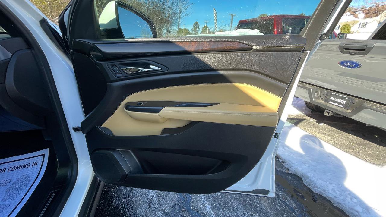 Used 2014 Cadillac SRX Luxury w/ Driver Awareness Package image 27