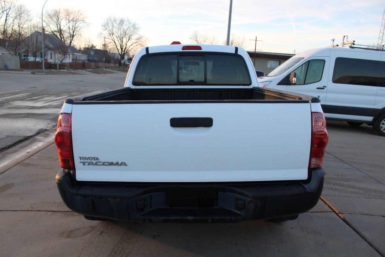 Used 2013 Toyota Tacoma 4x4 Access Cab w/ Convenience Pkg image 4