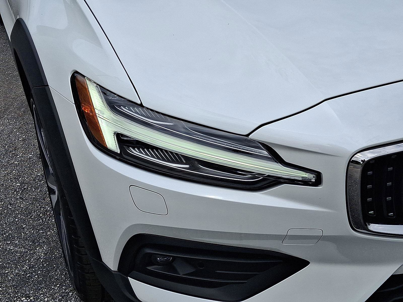 Certified 2024 Volvo V60 B5 Cross Country Plus w/ Protection Package Premier image 9