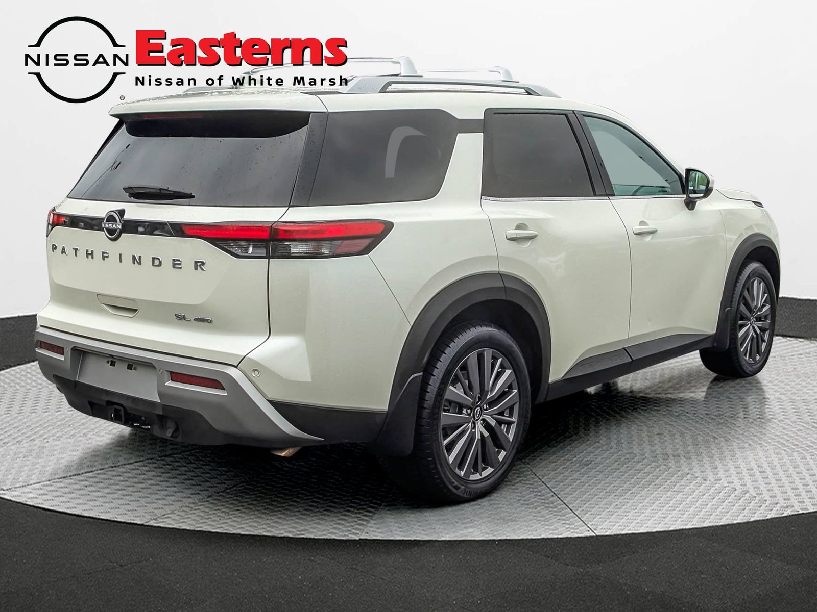 Used 2023 Nissan Pathfinder SL w/ SL Premium Package AWD/4WD image 5
