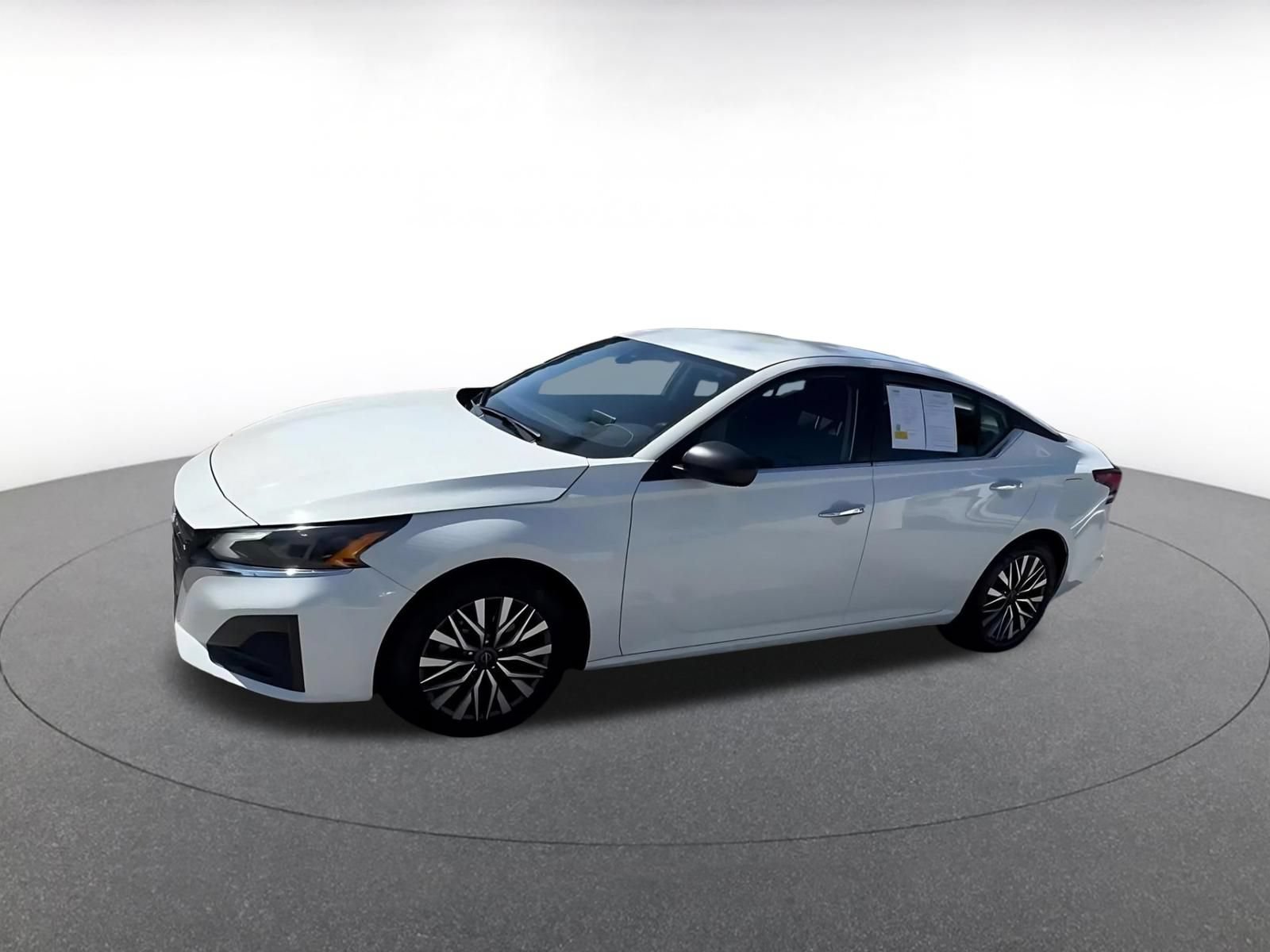 Used 2025 Nissan Altima 2.5 SV FWD image 8