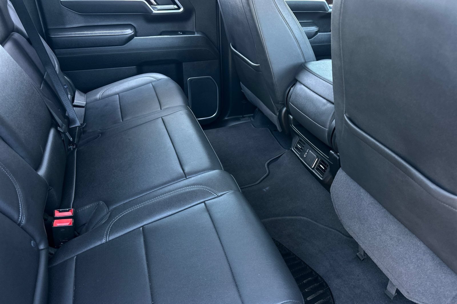Used 2025 GMC Sierra 1500 SLT AWD/4WD image 18