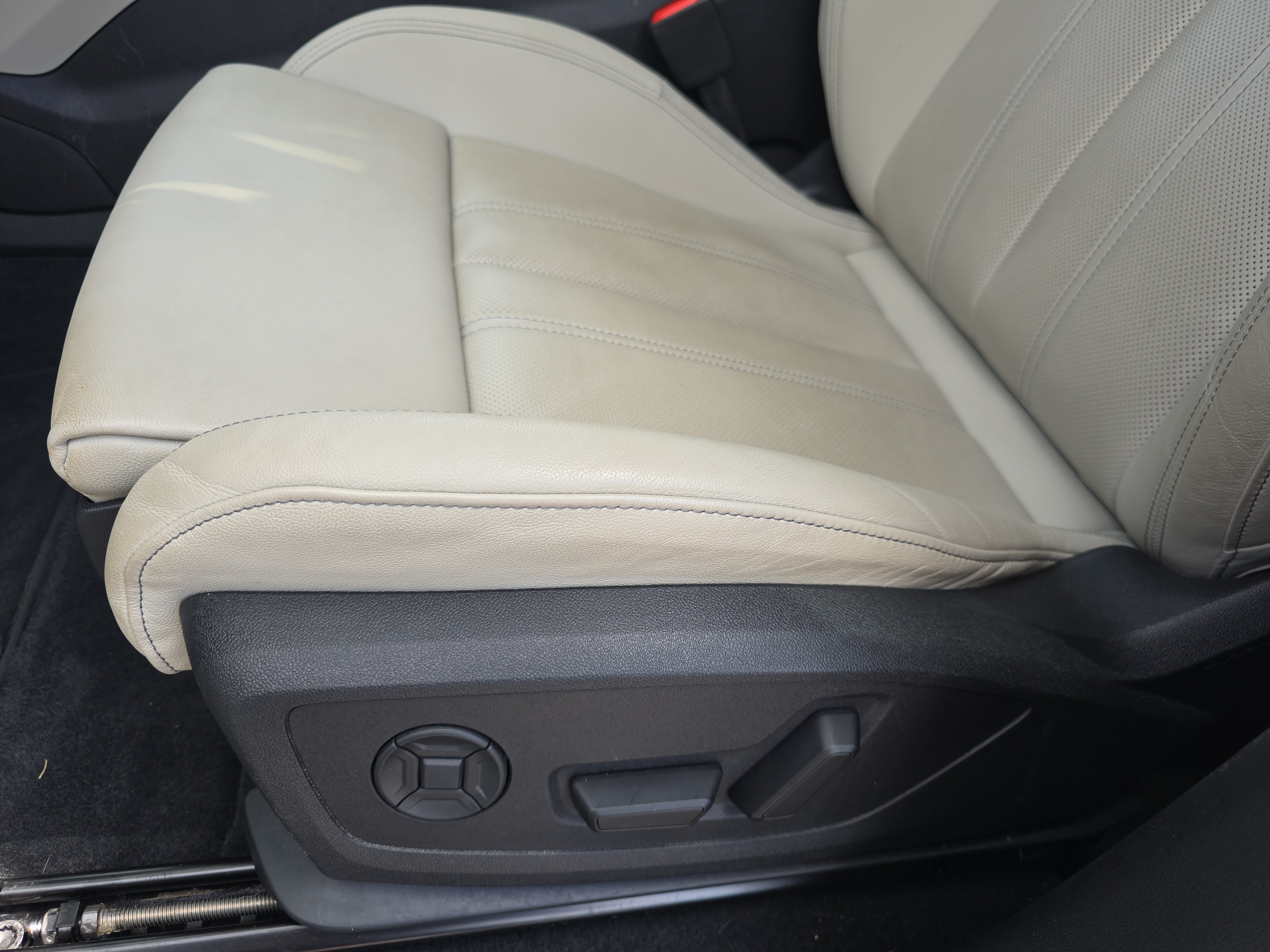 Used 2025 Audi Q6 e-tron Premium Plus AWD/4WD image 28