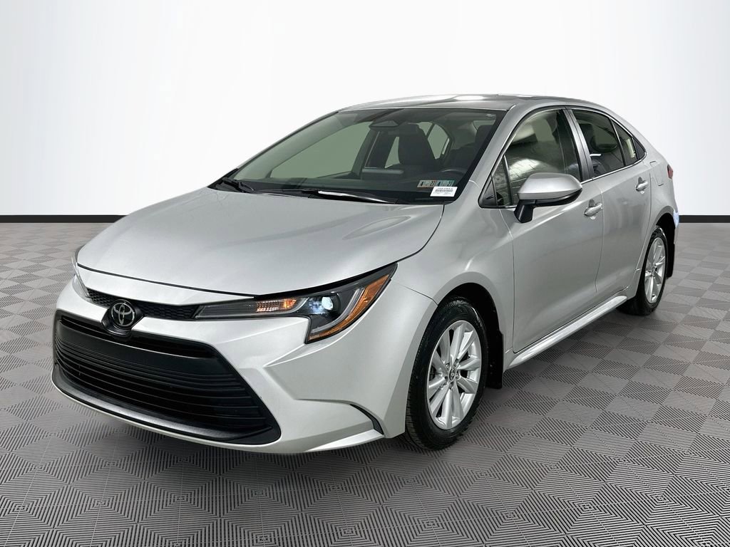 Used 2023 Toyota Corolla LE w/ LE Convenience Package image 3