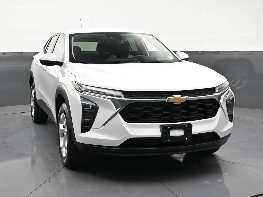 Certified 2025 Chevrolet Trax LS w/ LS Convenience Package FWD image 7
