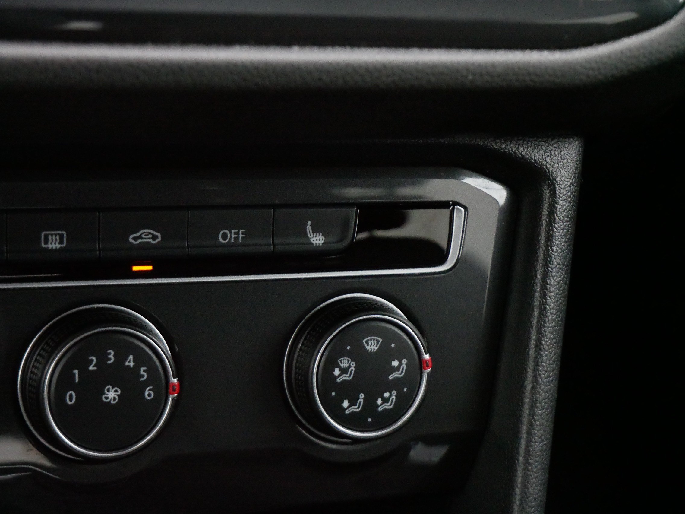 Certified 2024 Volkswagen Tiguan Wolfsburg Edition AWD/4WD image 29