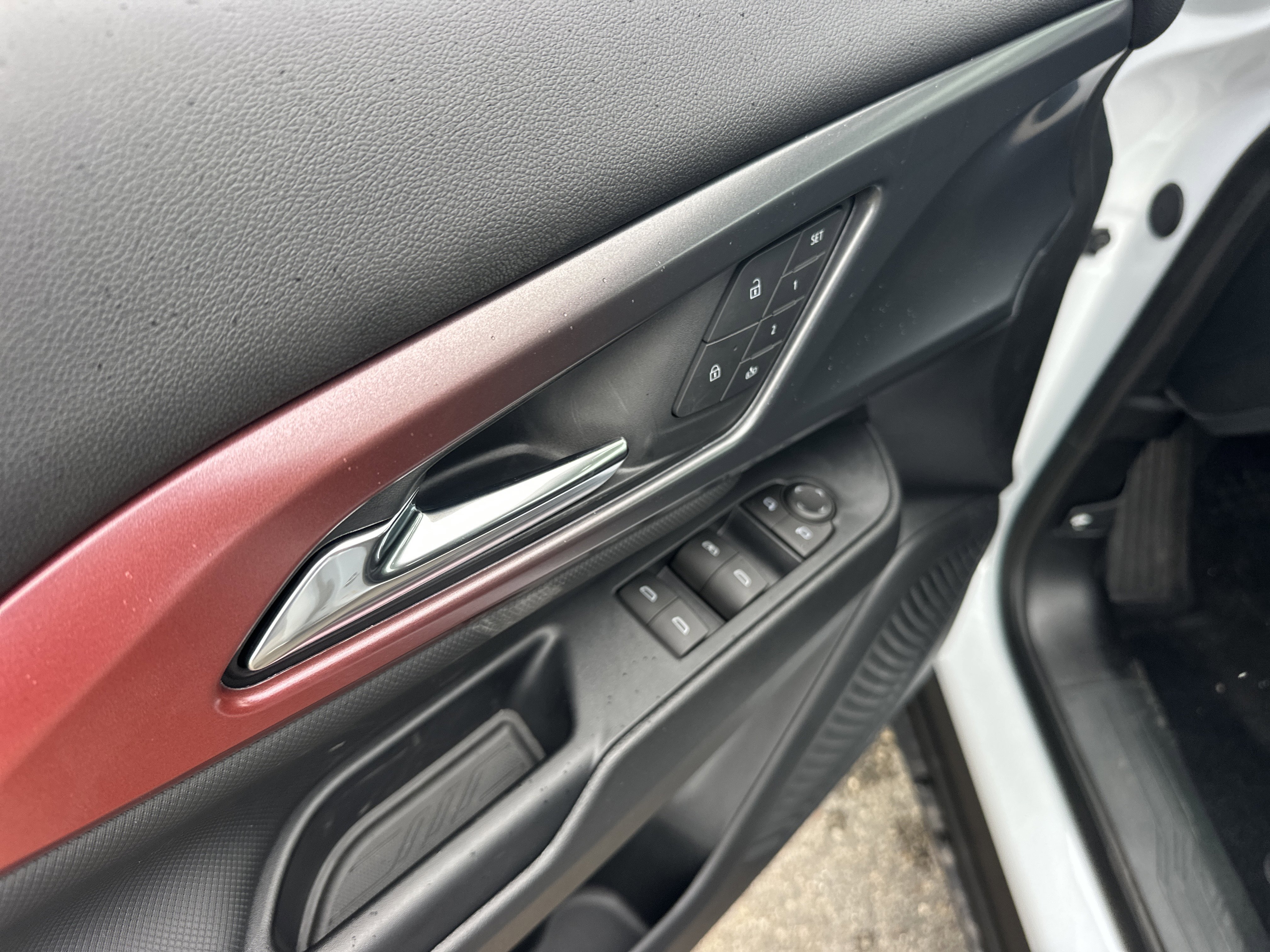 New 2026 Chevrolet Equinox EV RS image 17