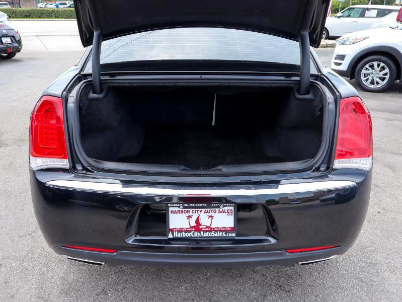 Used 2019 Chrysler 300 Limited image 5
