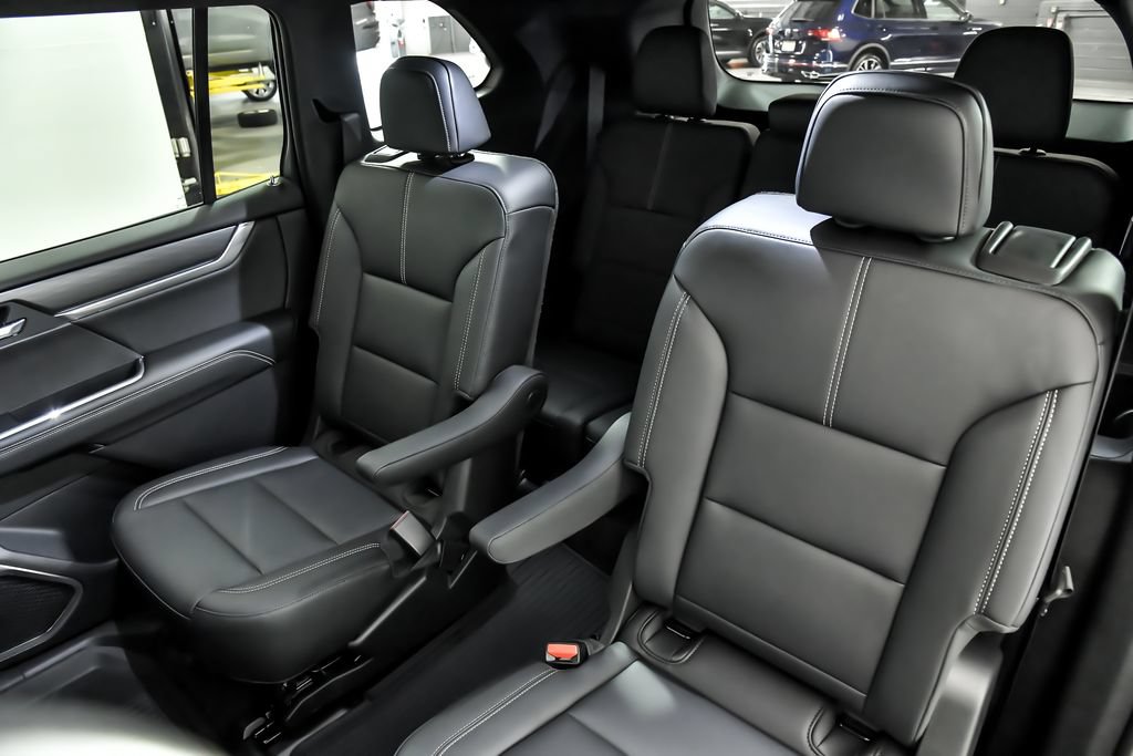 New 2027 GMC Acadia Elevation w/ Black Edition AWD/4WD image 8