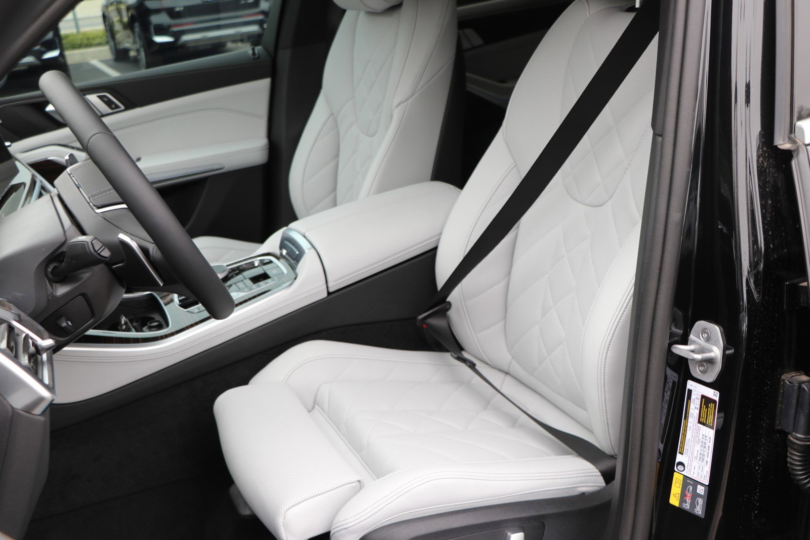 Certified 2025 BMW X5 xDrive50e w/ Parking Assistance Package image 16