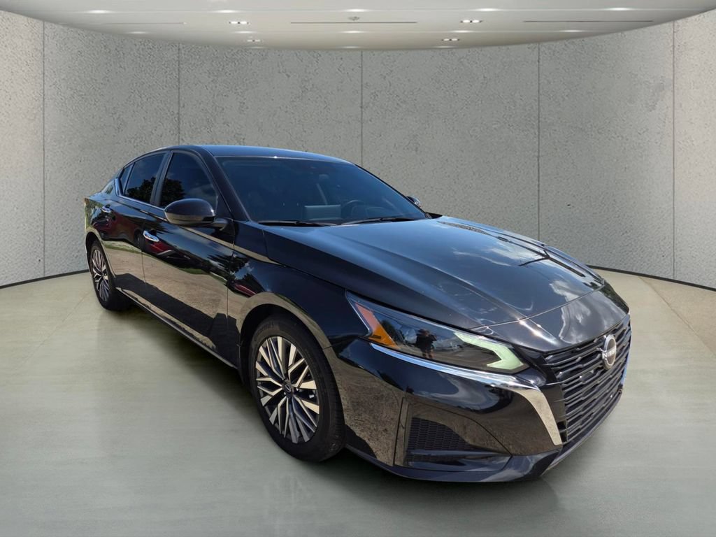 Used 2024 Nissan Altima 2.5 SV w/ SV Premium Package FWD image 7