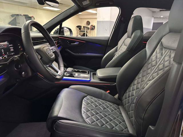 Used 2025 Audi SQ7 Premium Plus AWD/4WD image 16