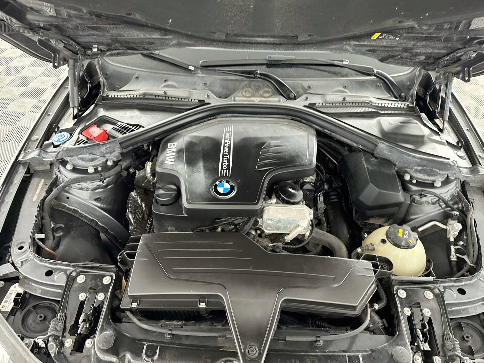 Used 2017 BMW 320i xDrive Sedan AWD/4WD image 10