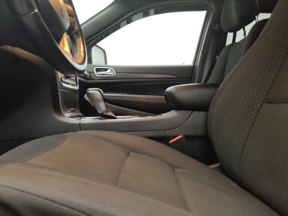 Used 2020 Jeep Grand Cherokee Laredo RWD image 17