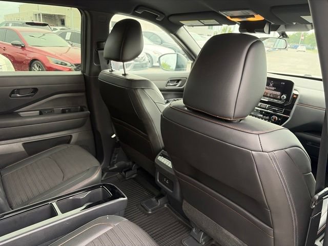 Used 2025 Nissan Pathfinder Rock Creek AWD/4WD image 15