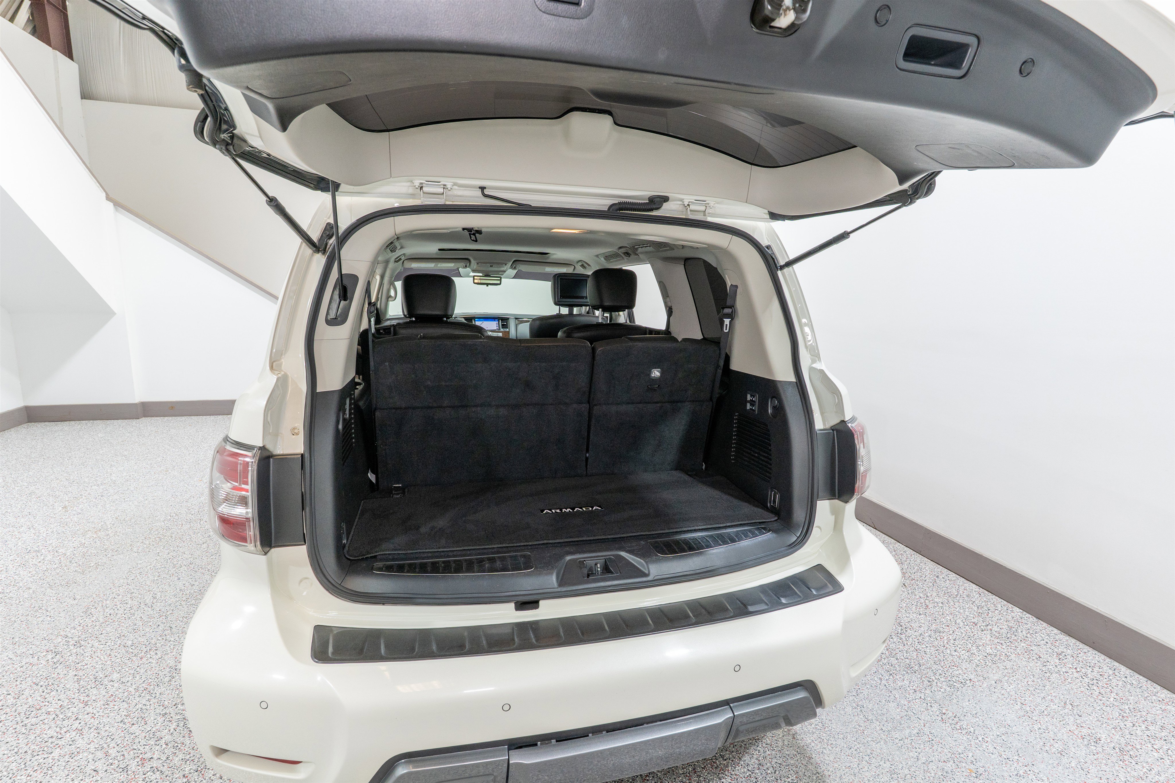 Used 2019 Nissan Armada Platinum w/ Captain's Chairs Package RWD image 36