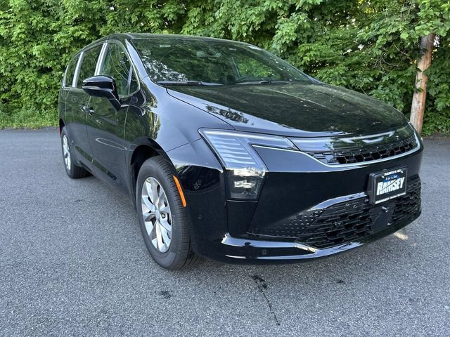 New 2027 Chrysler Pacifica Select AWD/4WD image 2