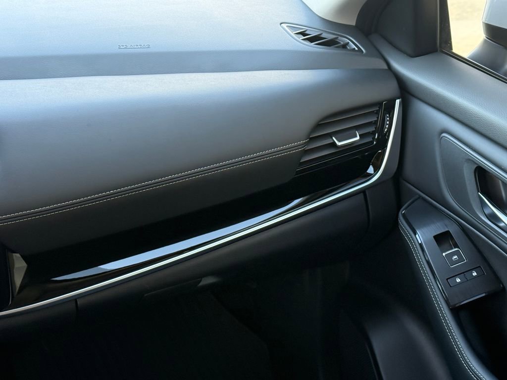 Used 2025 Nissan Rogue SL image 15