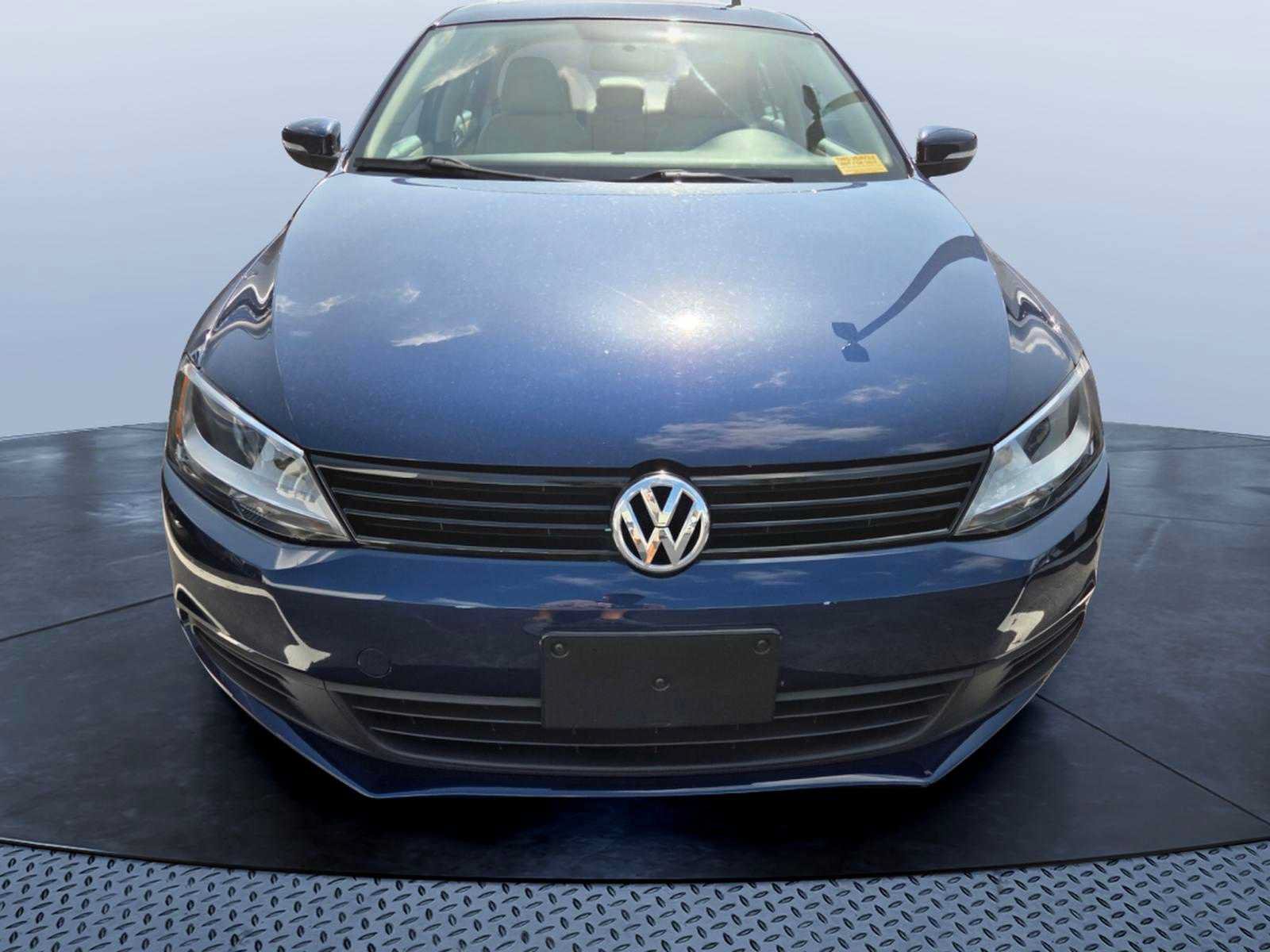 Used 2012 Volkswagen Jetta SE FWD image 2