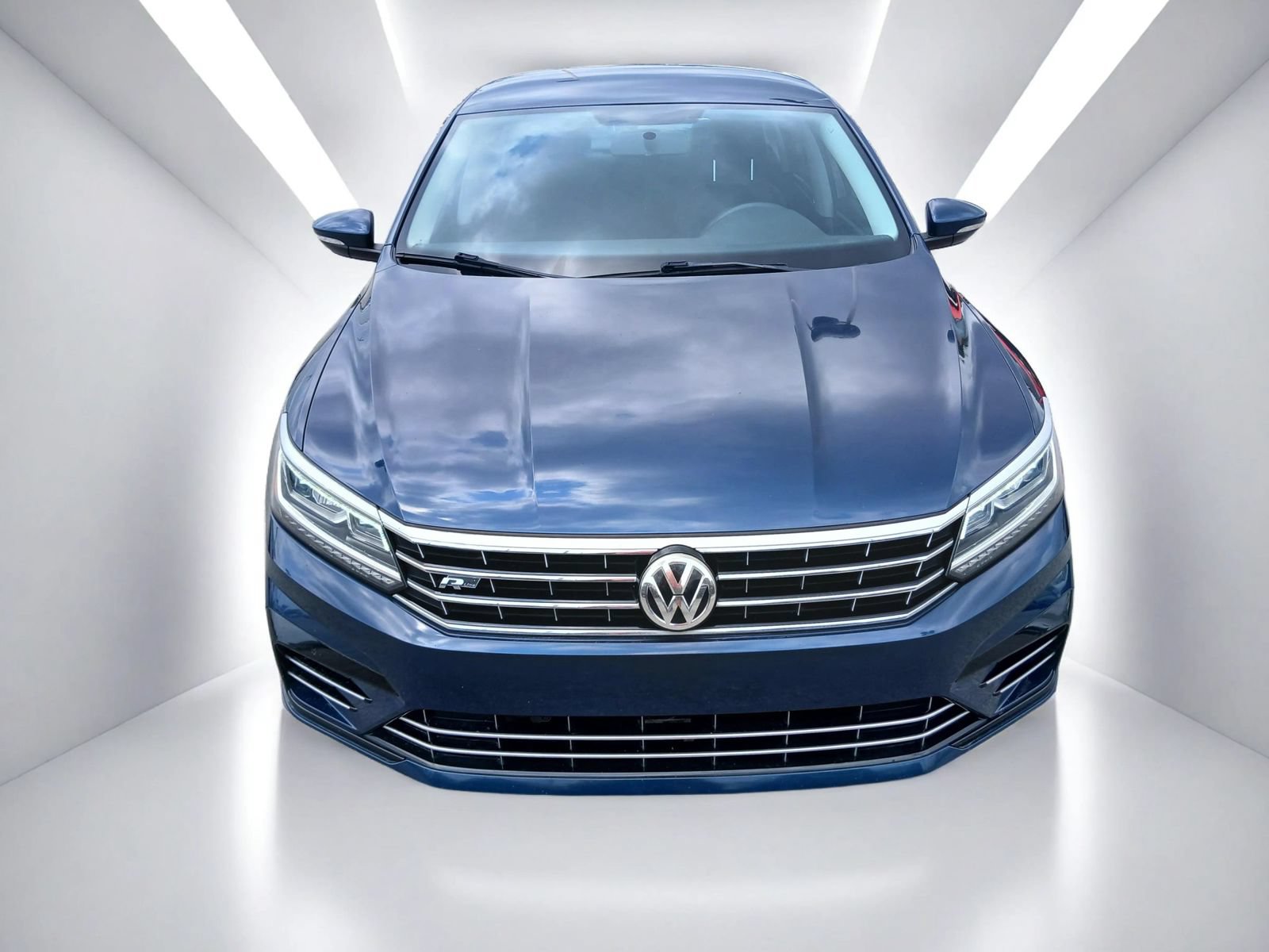 Used 2018 Volkswagen Passat 2.0T S FWD image 3