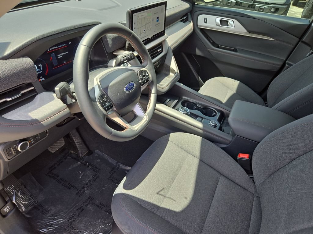 Used 2025 Ford Explorer Active RWD image 10