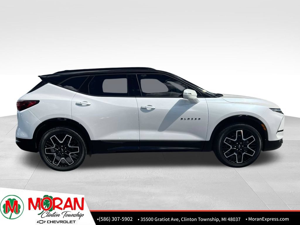 Certified 2024 Chevrolet Blazer RS w/ Driver Confidence II Package FWD image 8