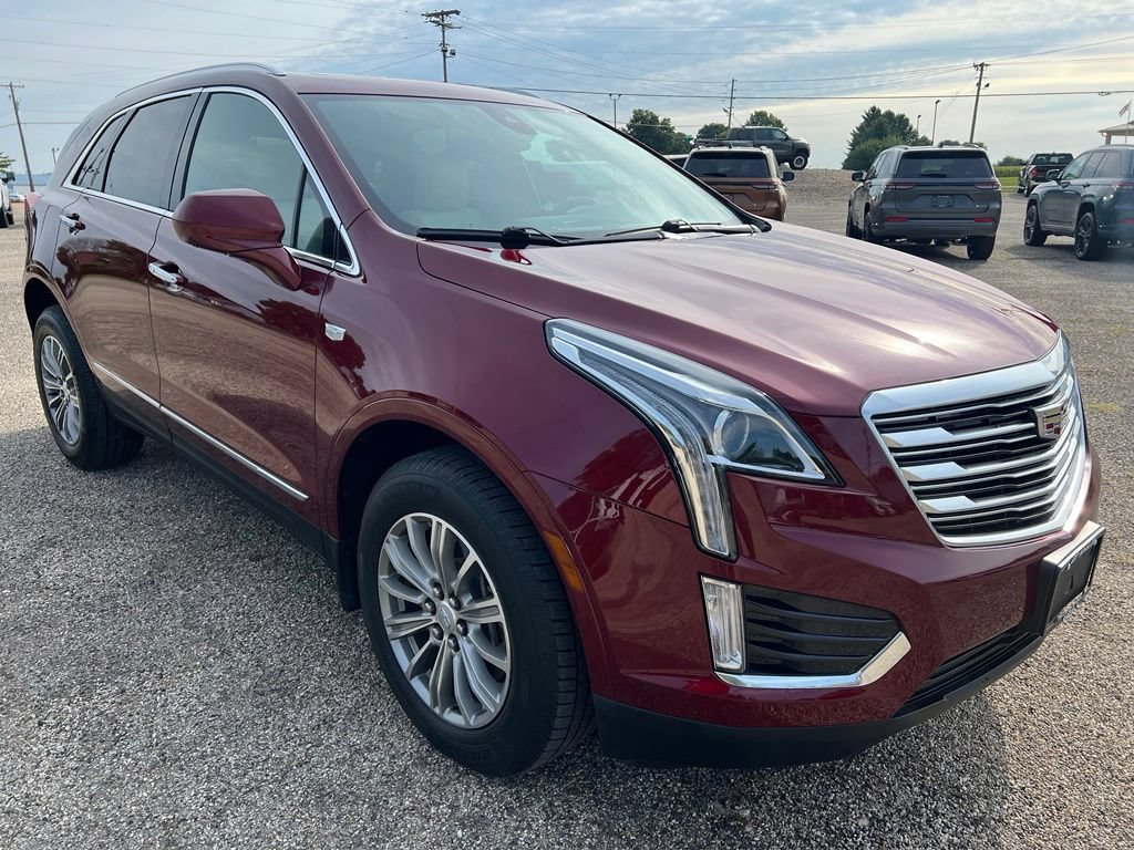 Used 2017 Cadillac XT5 Luxury w/ Driver Awareness Package FWD image 9