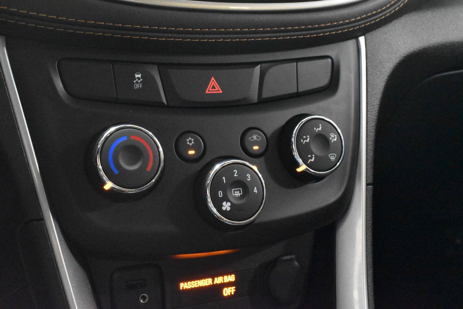 Used 2022 Chevrolet Trax LT w/ LT Convenience Package AWD/4WD image 19