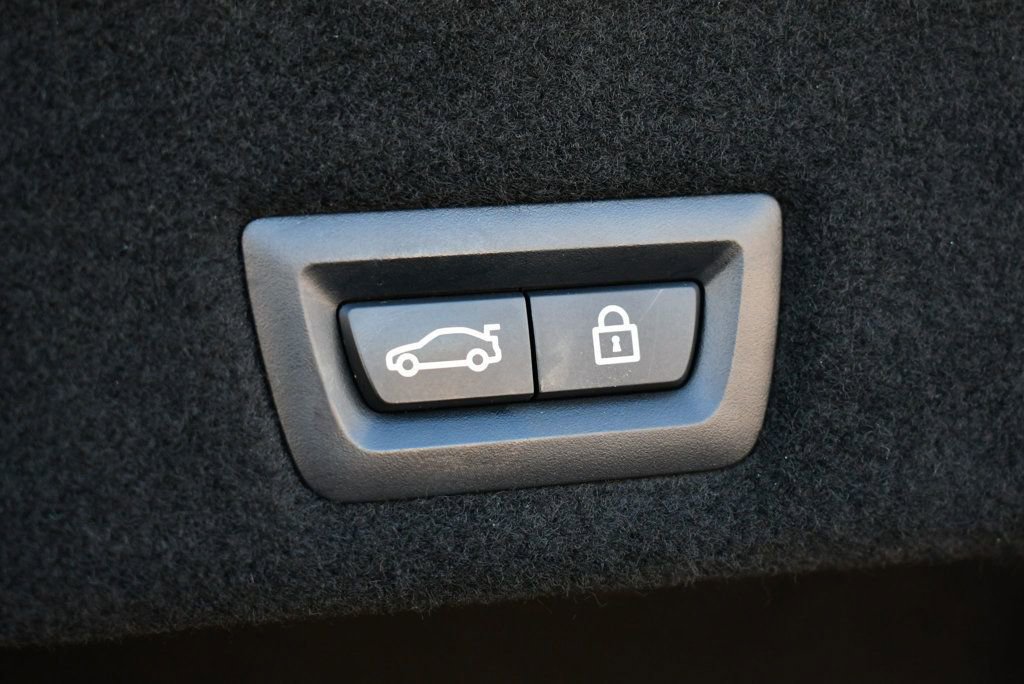 Used 2020 BMW 740i w/ Luxury Rear Seating Package image 18