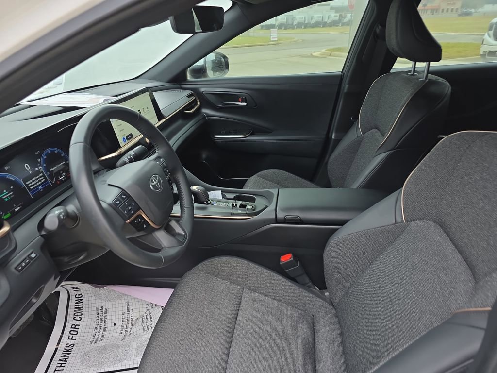 Used 2023 Toyota Crown XLE image 6