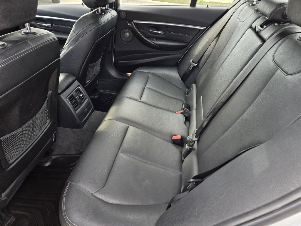 Used 2018 BMW 330i Sedan RWD image 12