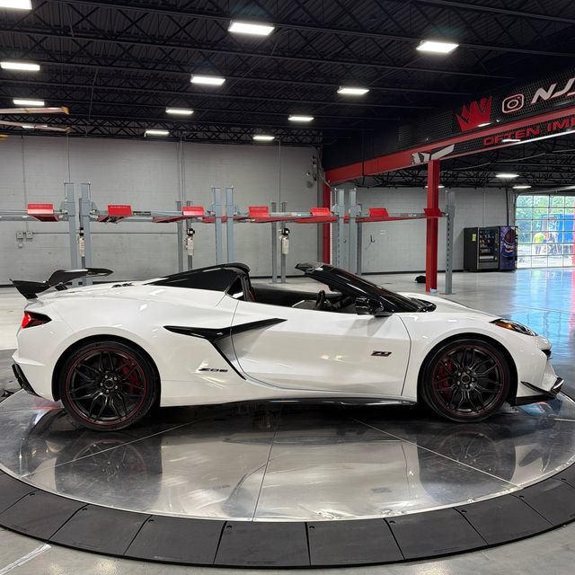 Used 2023 Chevrolet Corvette Z06 w/ Z07 Performance Package RWD image 23