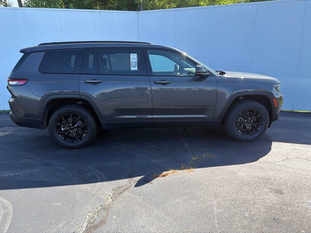 Used 2024 Jeep Grand Cherokee L Laredo AWD/4WD image 2