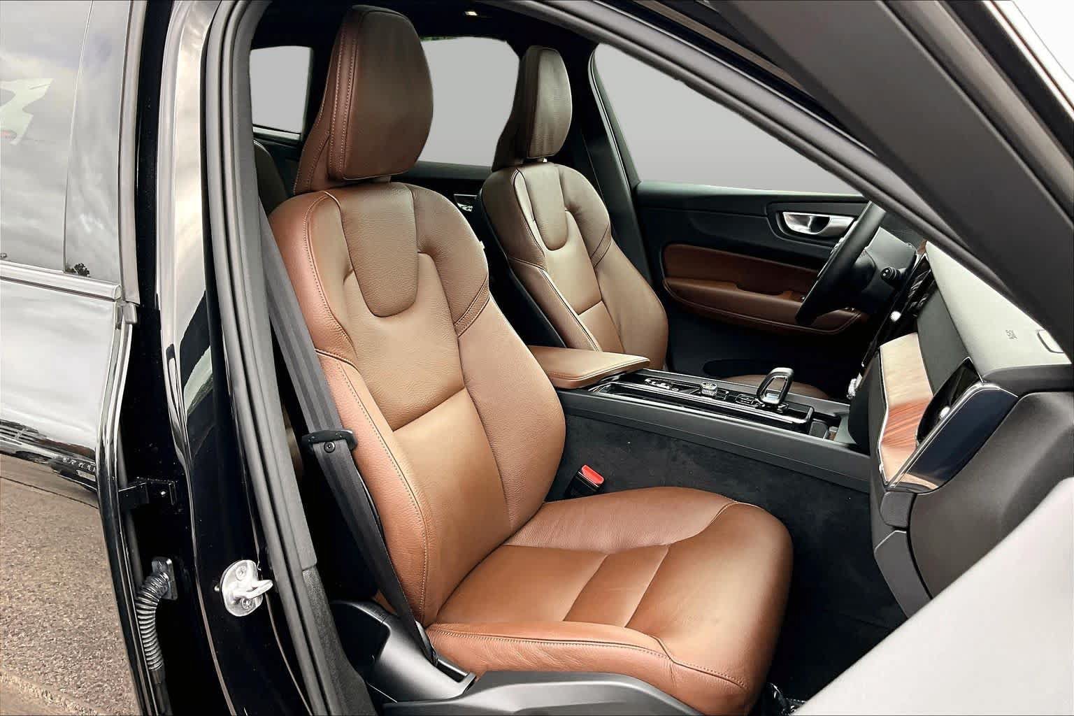 Certified 2024 Volvo XC60 B5 Plus w/ Climate Package AWD/4WD image 8
