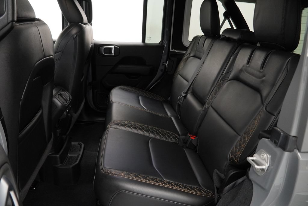 Used 2023 Jeep Wrangler Unlimited Sahara AWD/4WD image 5