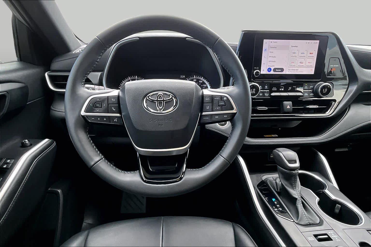 Used 2024 Toyota Highlander XSE AWD/4WD image 6