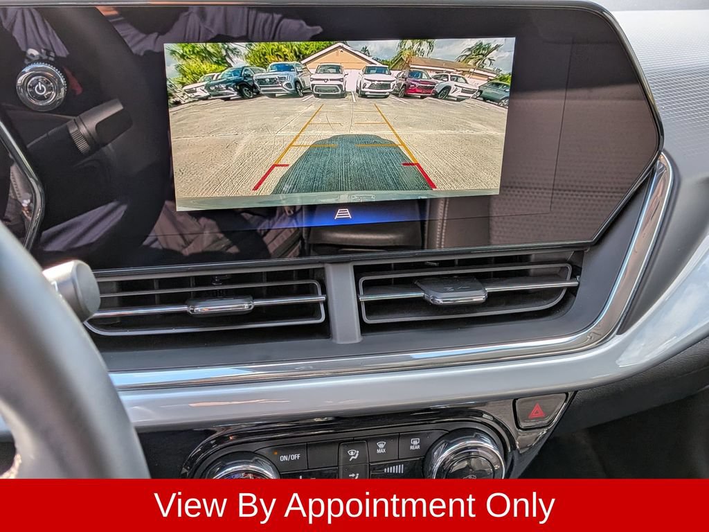 Used 2025 Chevrolet Trax LT w/ LT Convenience Package FWD image 17