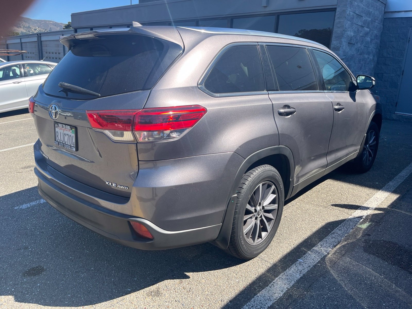 Used 2019 Toyota Highlander XLE AWD/4WD image 8