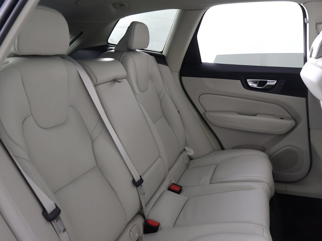 Used 2023 Volvo XC60 B6 Ultimate AWD/4WD image 34